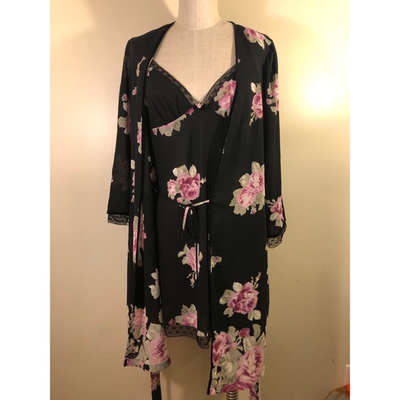 Oscar de la Renta Nightie & Robe Set - Picture 7 of 9